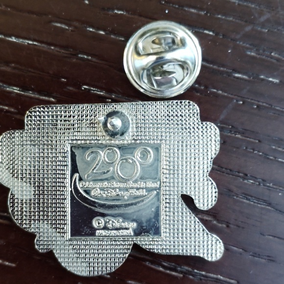 Disney 2000 Pin - Picture 3 of 4